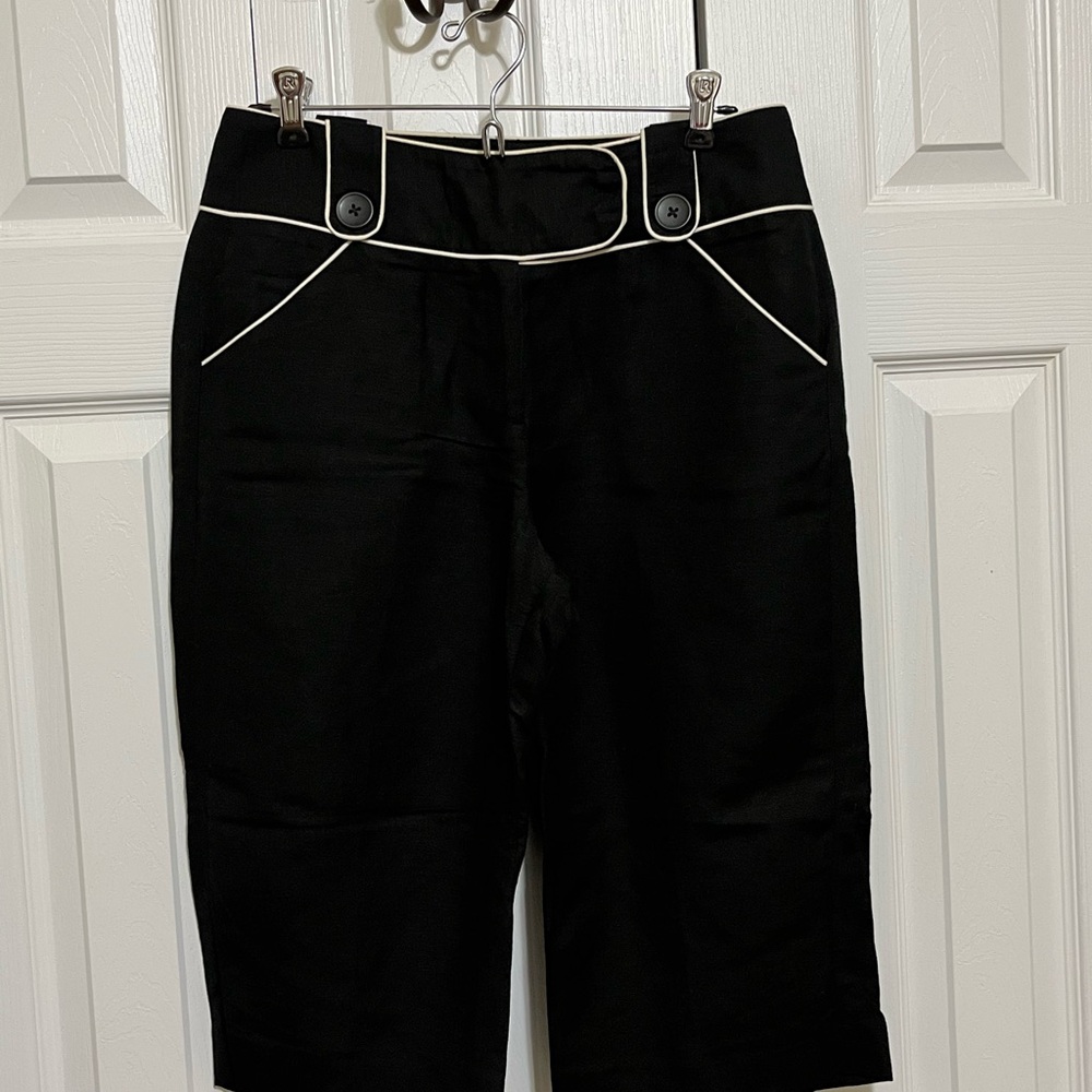 Larry Levine Black Capri Pants with Cream Piping